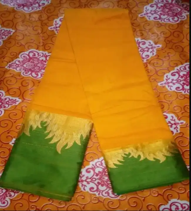 গায়ে হলুদের শাড়ি পরা মেয়েদের পিক